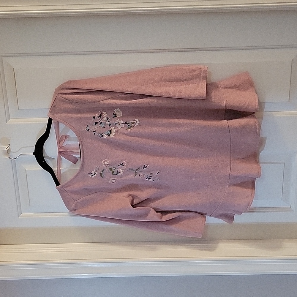 Lauren Conrad pink embroidered flowers peplum sweater small